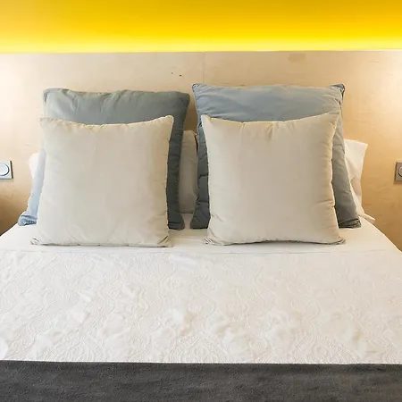 Aia Guest house 2*
